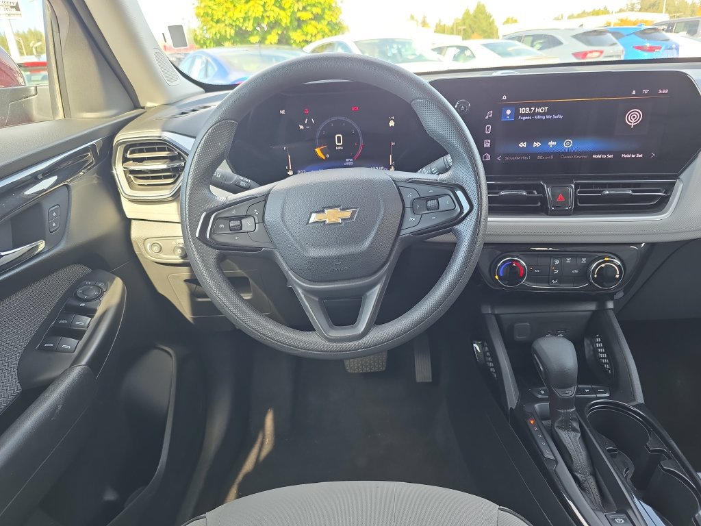 Used 2025 Chevrolet TrailBlazer LT AWD/4WD image 8