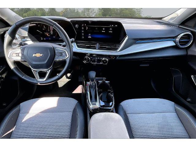 Used 2025 Chevrolet Trax LT w/ LT Convenience Package FWD image 7
