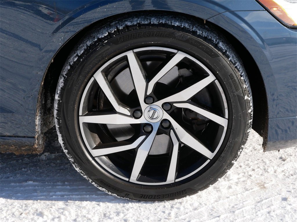 Used 2019 Volvo S60 T6 Momentum w/ Premium Package image 7