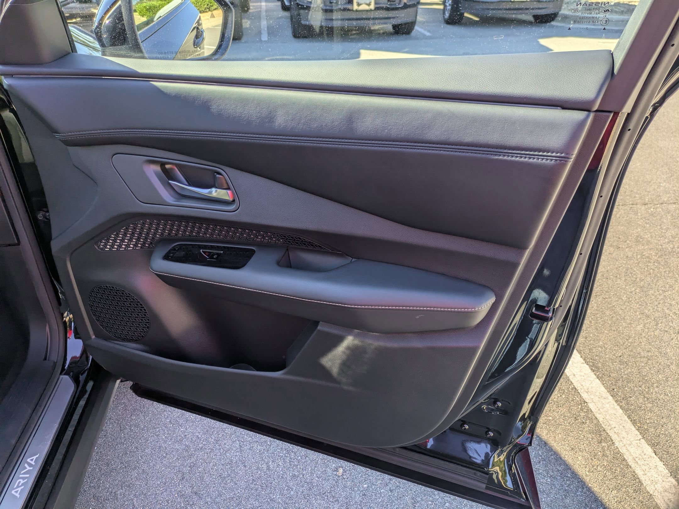 Used 2023 Nissan Ariya FWD image 40