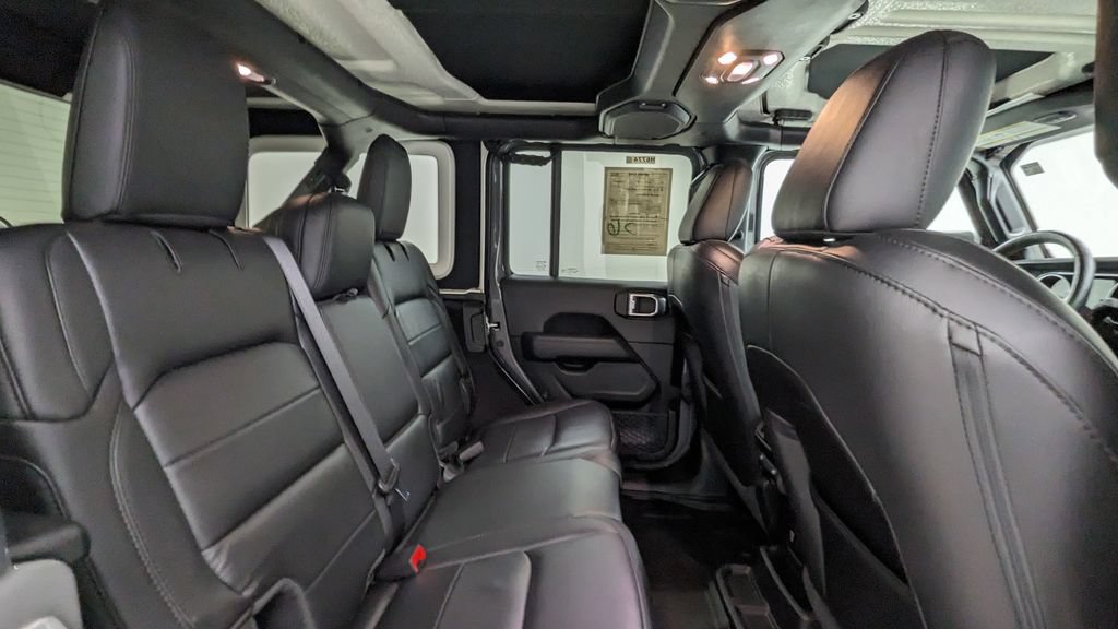 Used 2021 Jeep Wrangler Unlimited Sahara AWD/4WD image 36