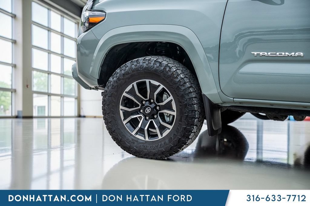 Used 2023 Toyota Tacoma TRD Sport w/ Technology Package AWD/4WD image 29