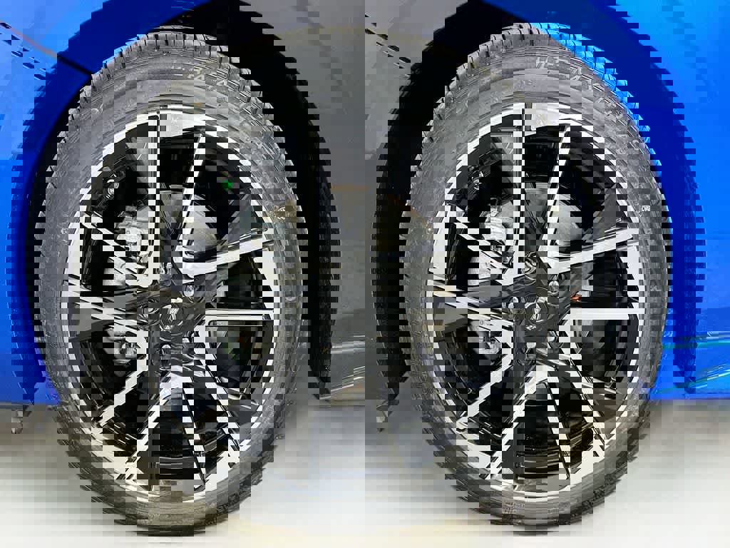 Used 2025 Nissan Sentra SR w/ SR Premium Package image 11