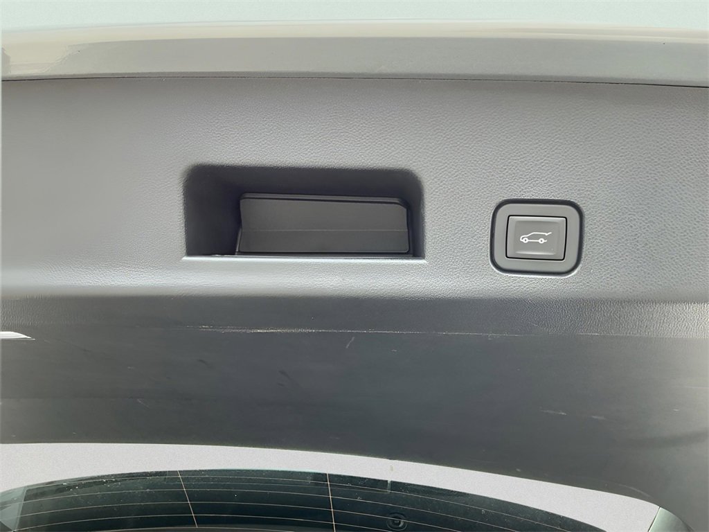 Used 2025 GMC Acadia Elevation image 22