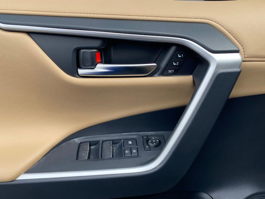 Used 2024 Toyota RAV4 Limited image 11