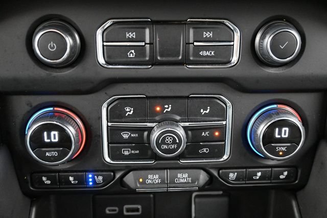 Used 2024 Chevrolet Suburban Premier AWD/4WD image 23