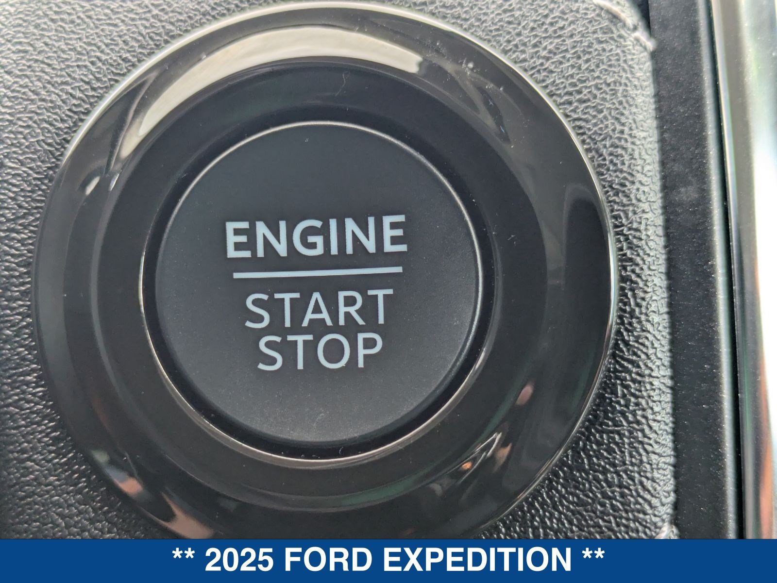 Certified 2025 Ford Expedition Platinum w/ Driver's Package AWD/4WD image 39