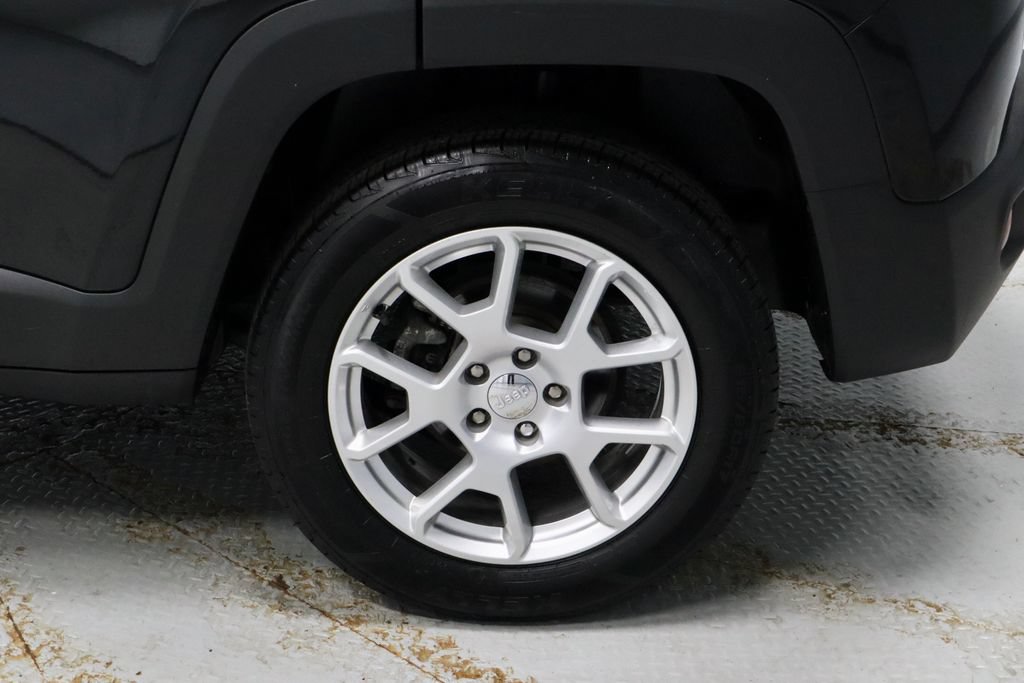 Used 2023 Jeep Renegade Latitude w/ Premium Group AWD/4WD image 19