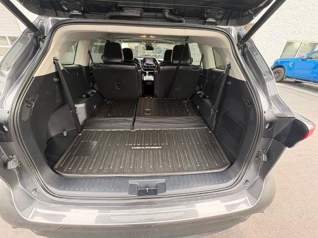 Used 2022 Toyota Highlander XLE AWD/4WD image 27