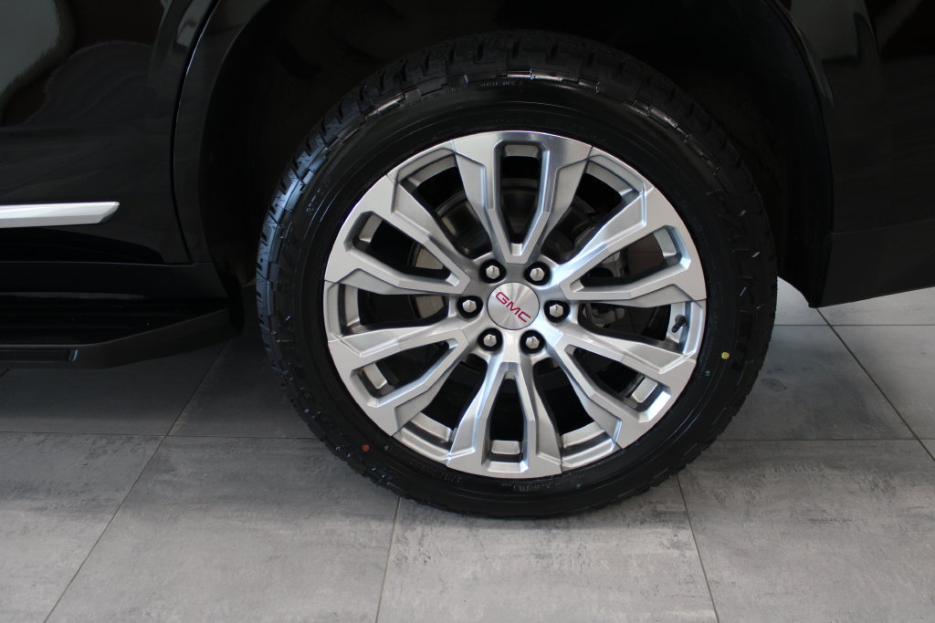 Used 2024 GMC Yukon Denali AWD/4WD image 8
