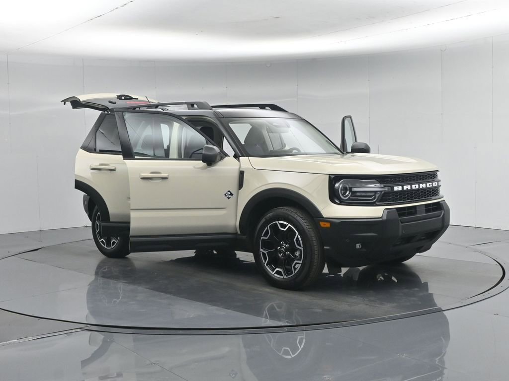 Certified 2025 Ford Bronco Sport Outer Banks w/ Outer Banks Tech Package+ AWD/4WD image 35