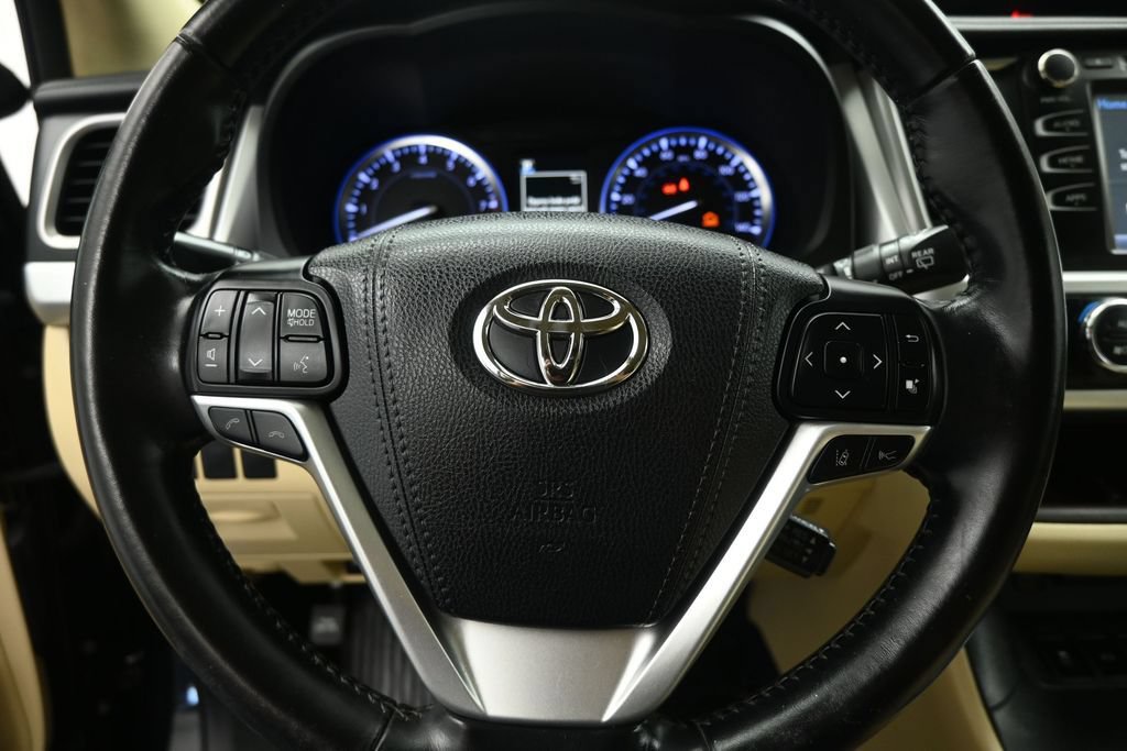 Used 2018 Toyota Highlander XLE AWD/4WD image 10