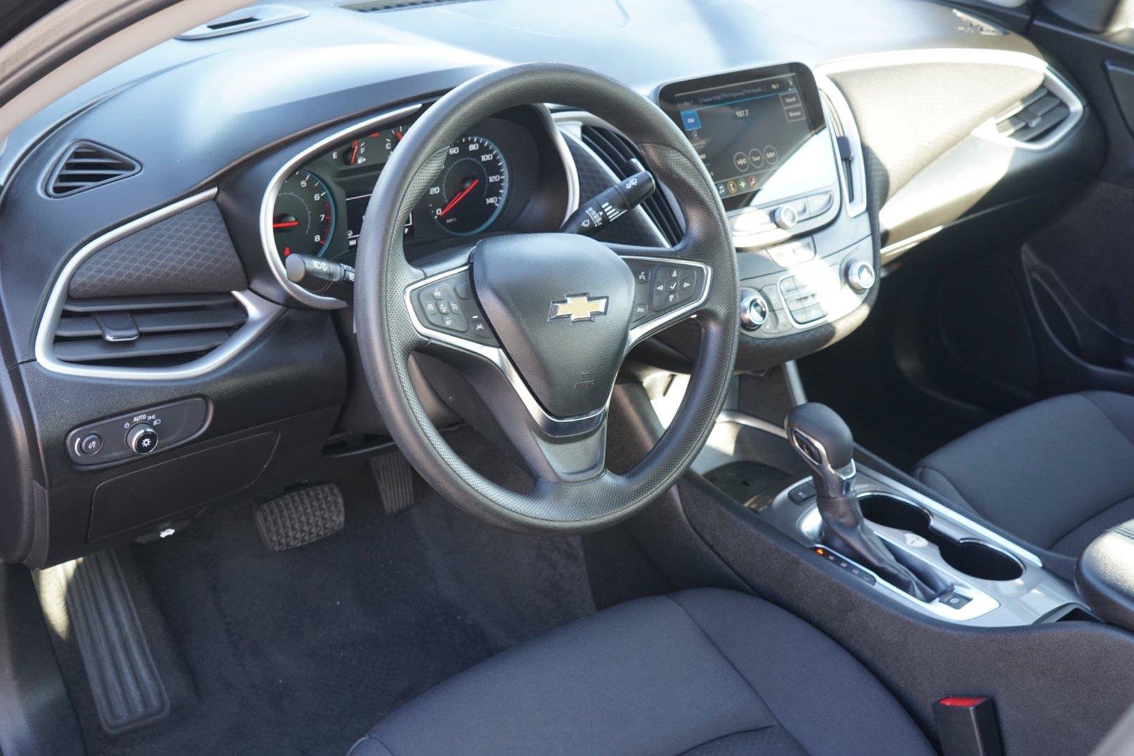 Used 2025 Chevrolet Malibu LT FWD image 9