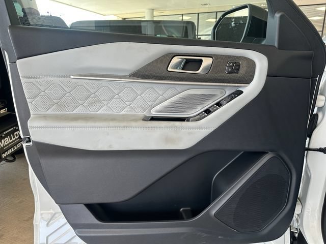 Certified 2025 Ford Explorer Platinum w/ Ultimate Package AWD/4WD image 22