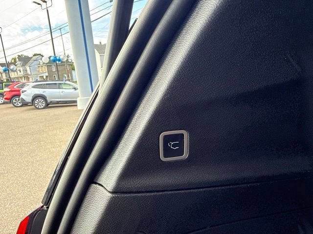 Used 2025 Chrysler Pacifica Select FWD image 46