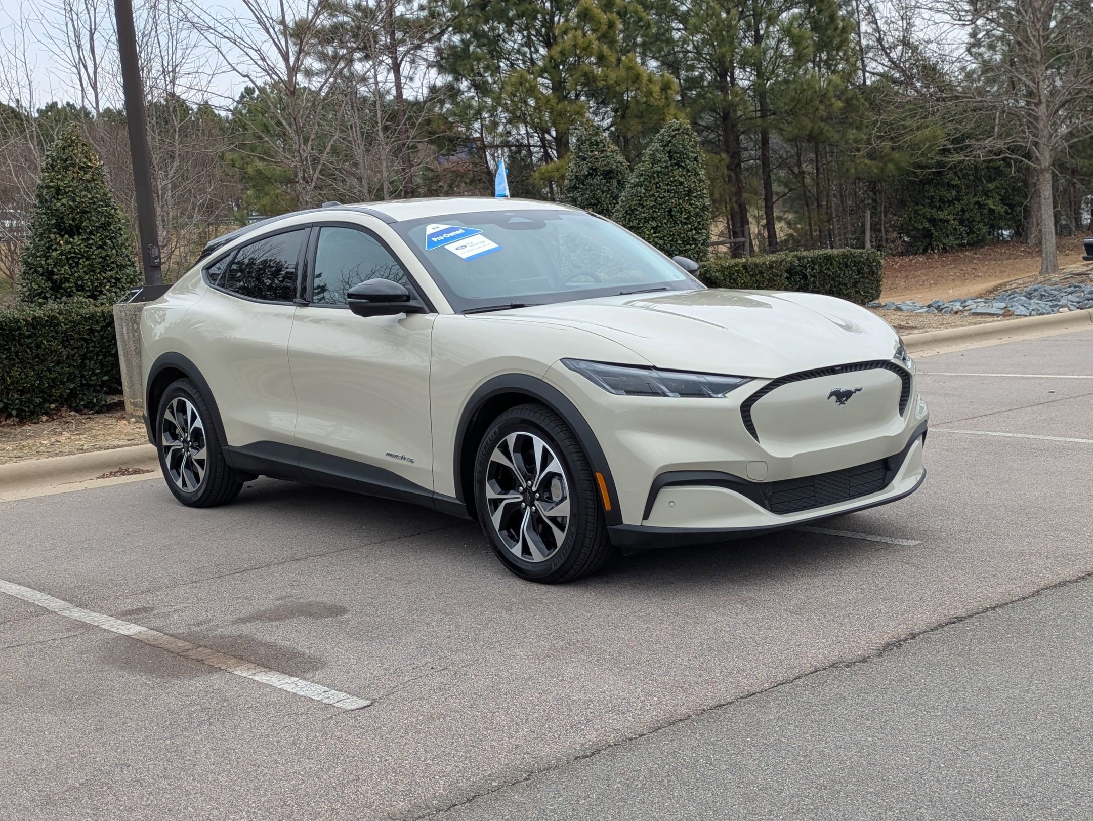 Certified 2025 Ford Mustang Mach-E Select w/ Comfort Package Lite image 9