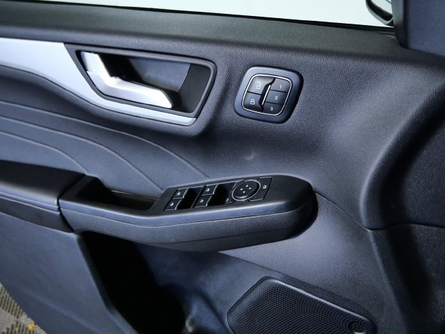 Certified 2025 Ford Escape Platinum AWD/4WD image 25