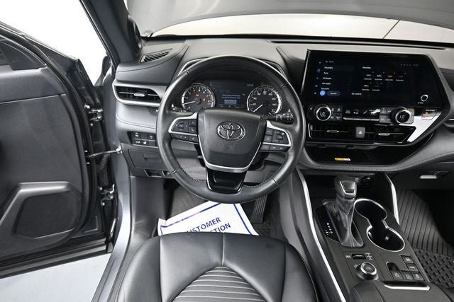 Used 2024 Toyota Highlander XSE AWD/4WD image 23