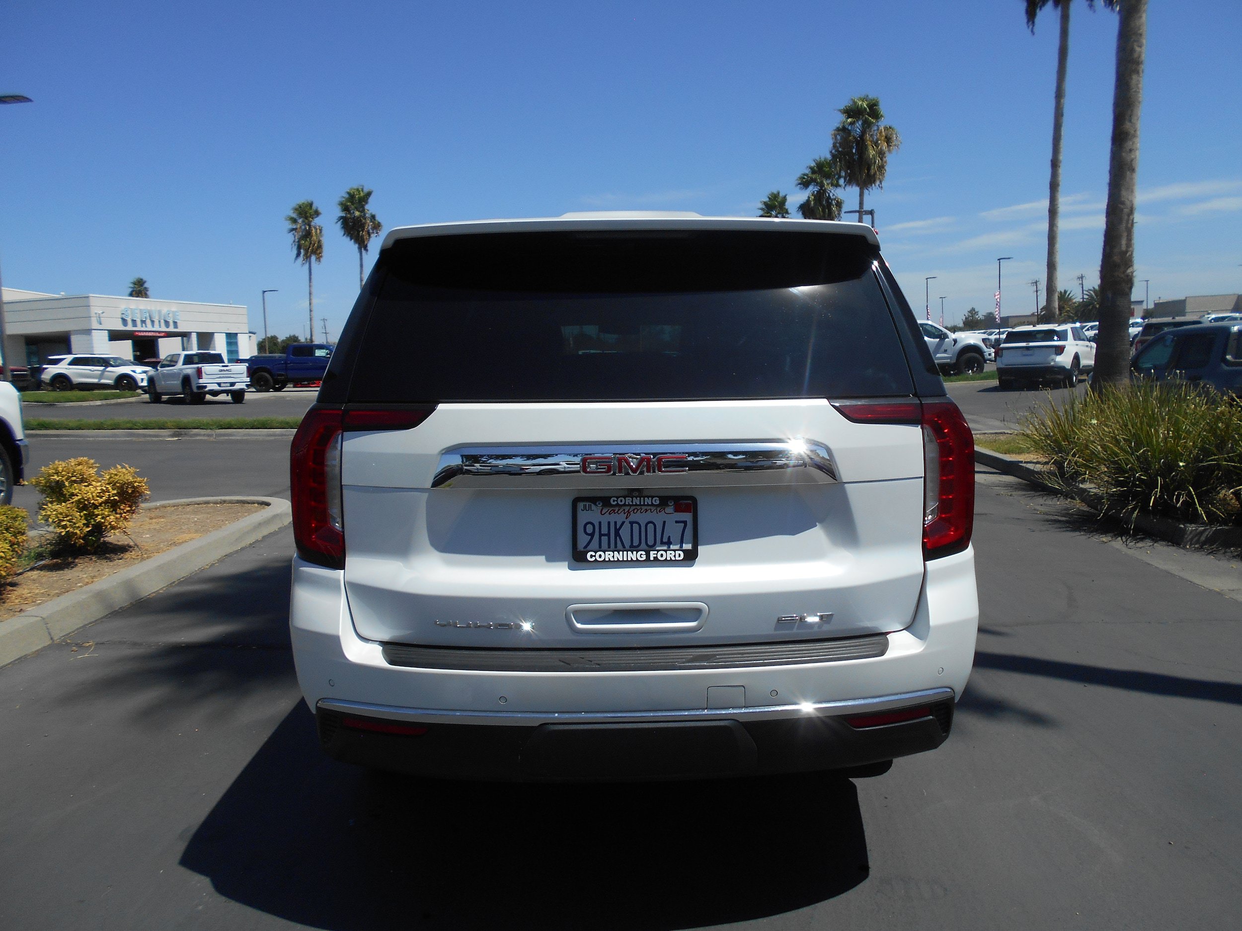 Used 2023 GMC Yukon XL SLT AWD/4WD image 5