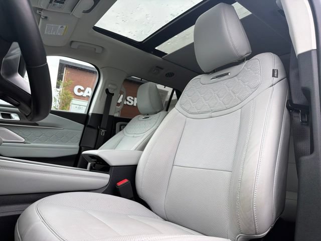 Certified 2025 Ford Explorer Platinum w/ Ultimate Package AWD/4WD image 16