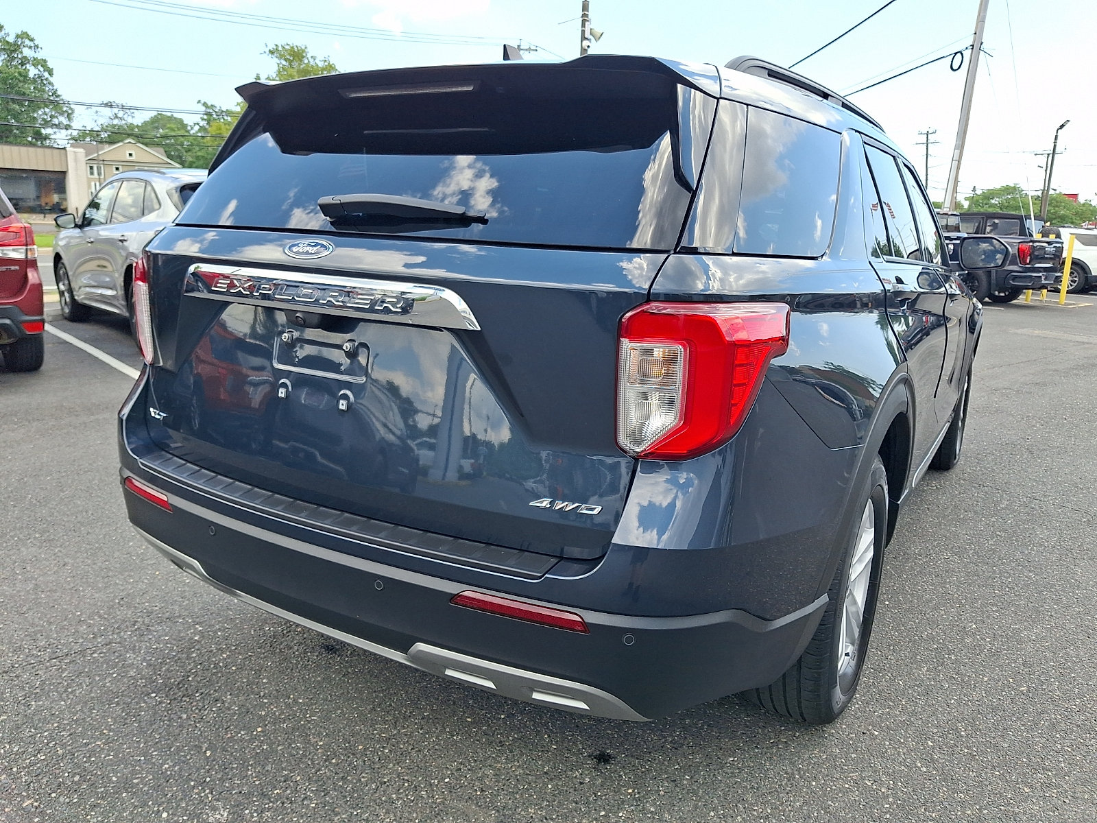 Certified 2024 Ford Explorer XLT w/ Equipment Group 202A AWD/4WD image 10