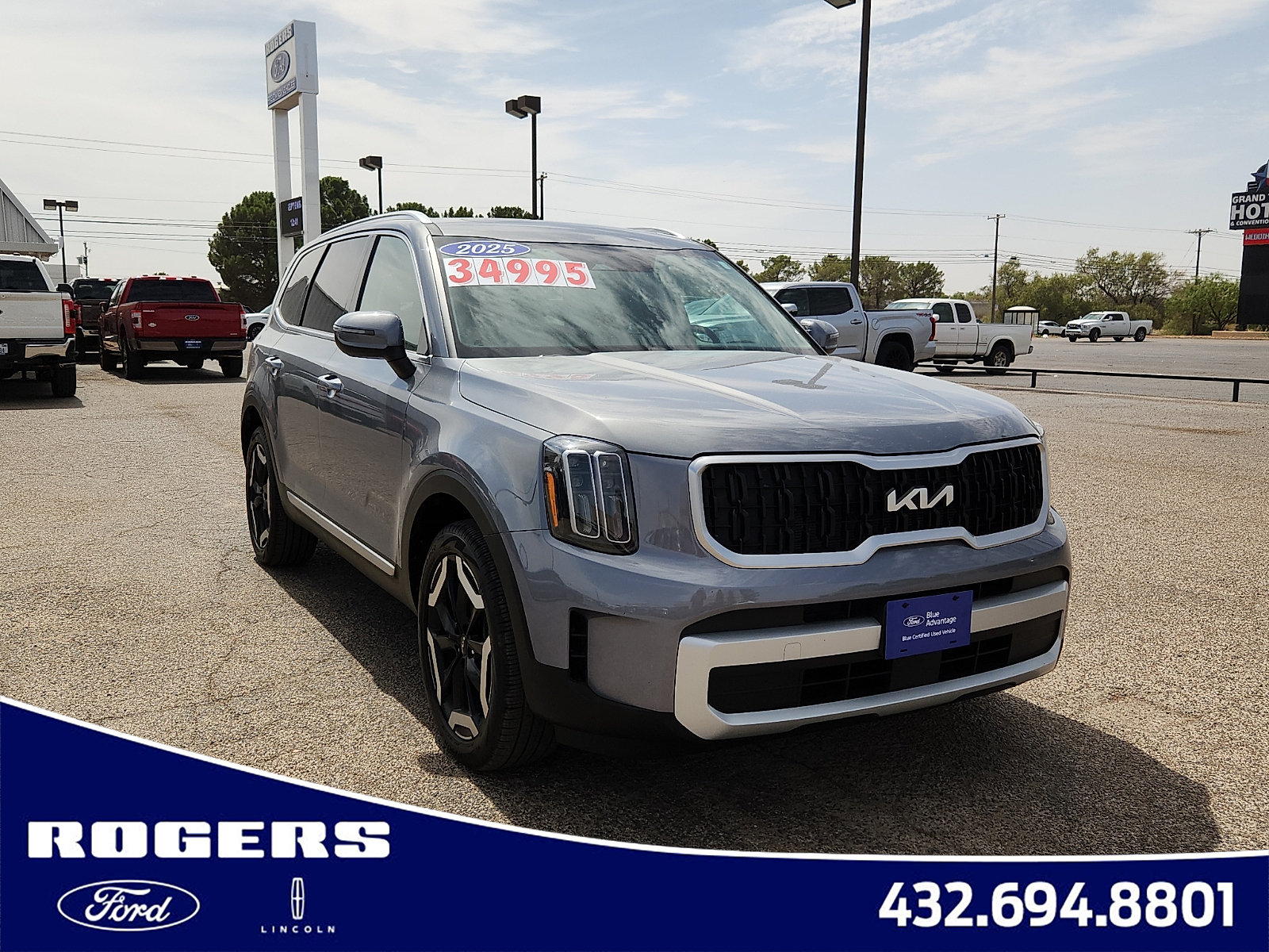 Used 2025 Kia Telluride EX w/ EX Captain's Chair Package