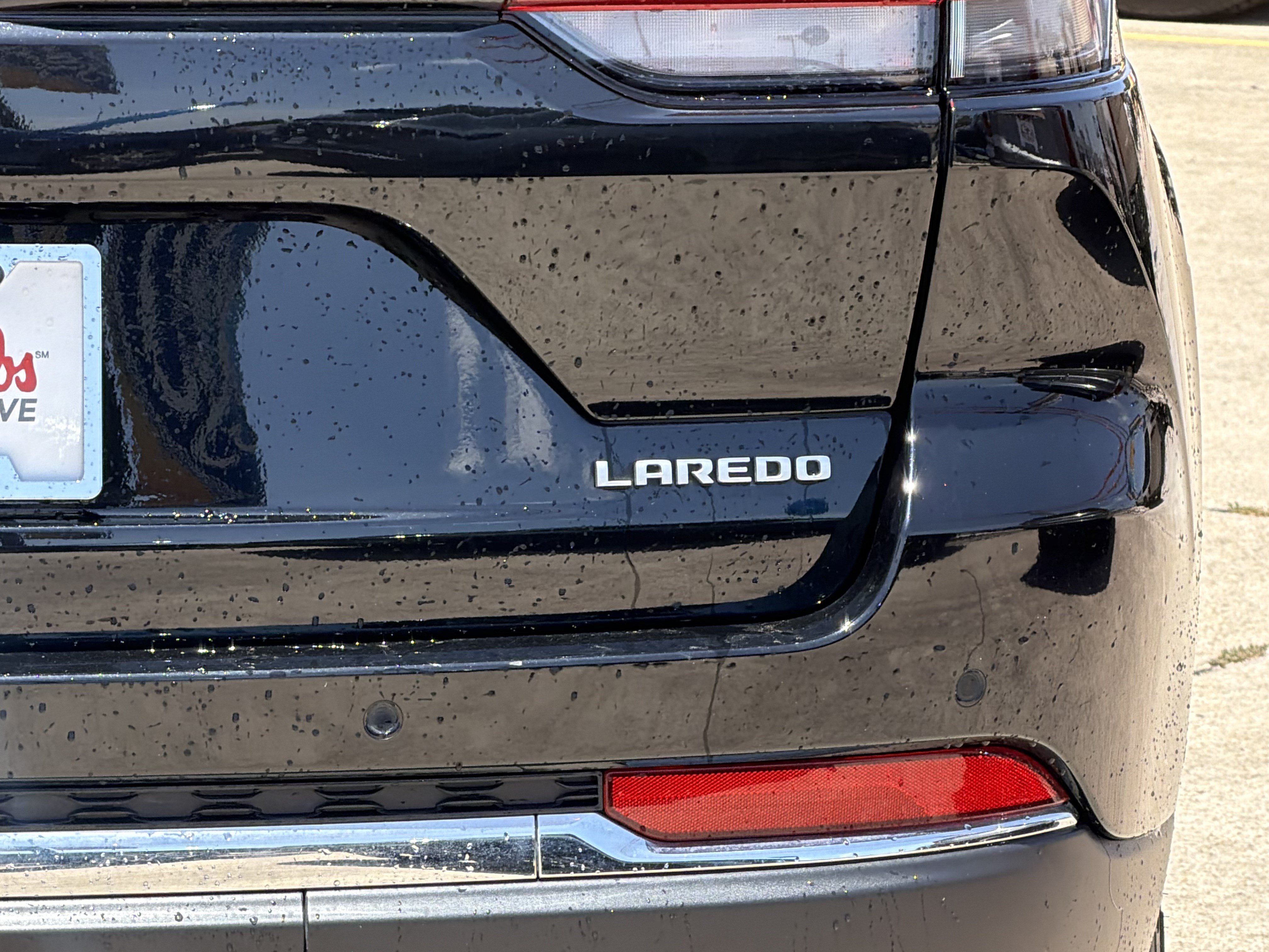 Used 2025 Jeep Grand Cherokee Laredo RWD image 8