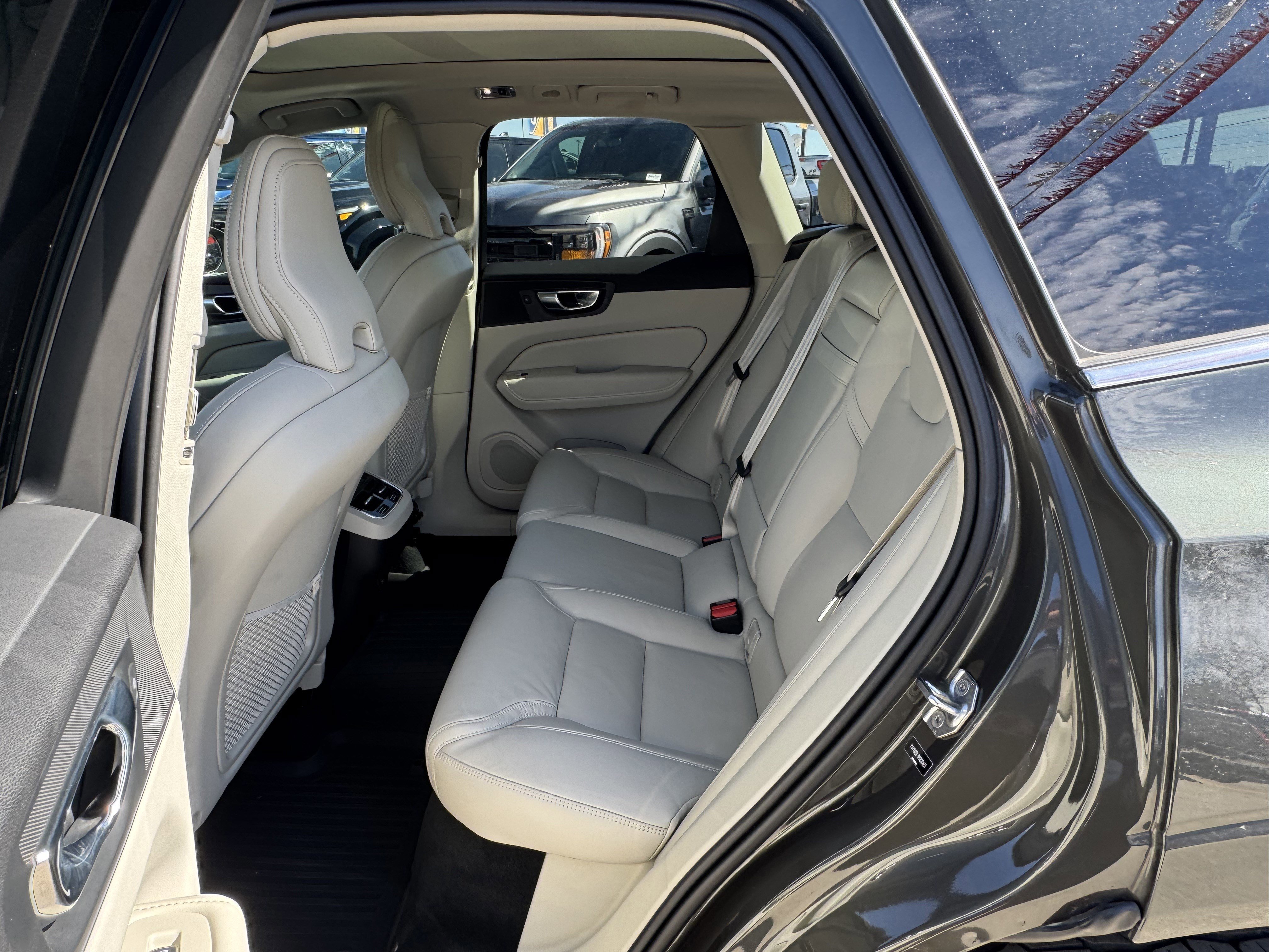 Used 2021 Volvo XC60 T5 Inscription image 14