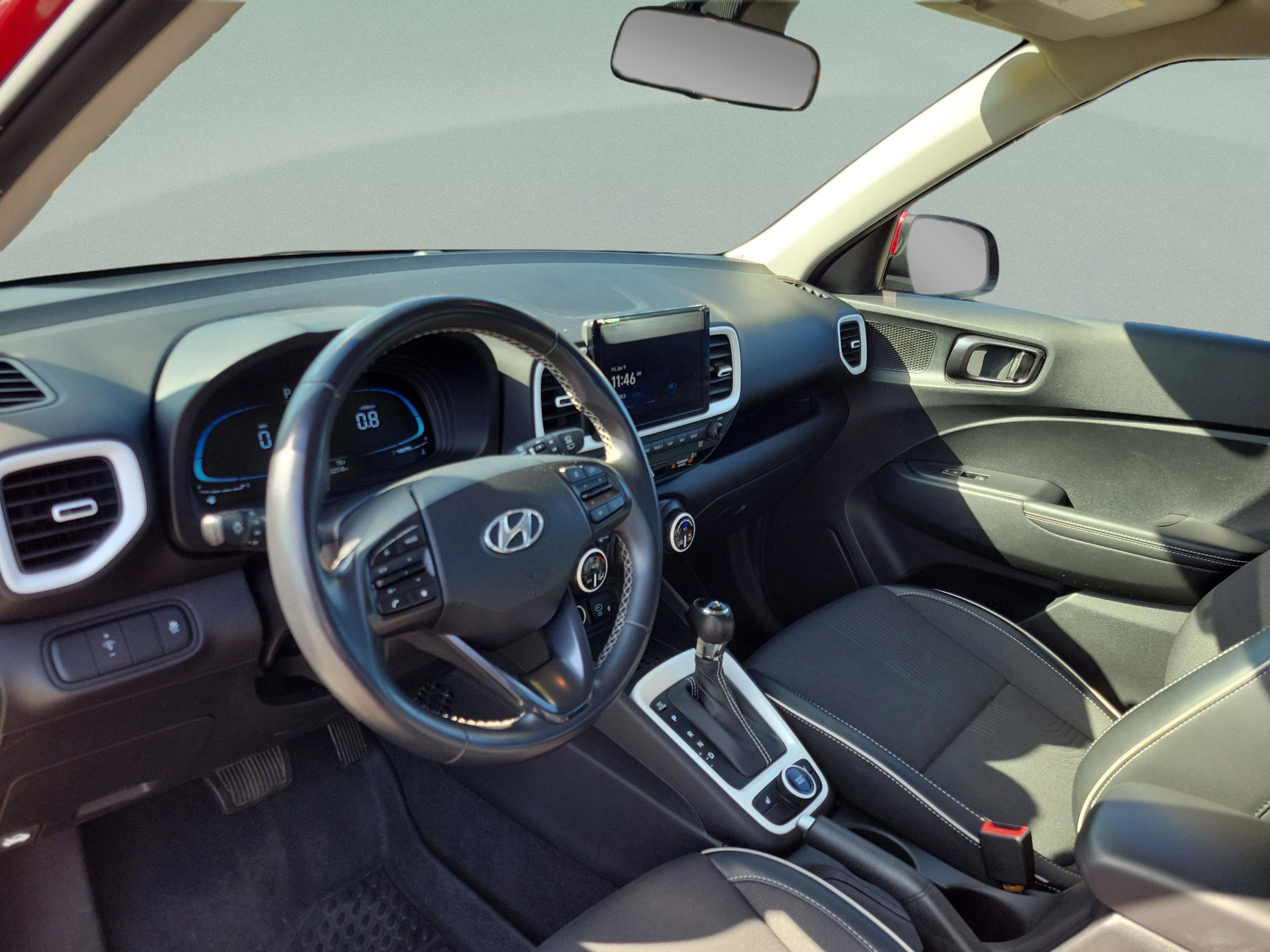 Used 2023 Hyundai Venue Limited image 27