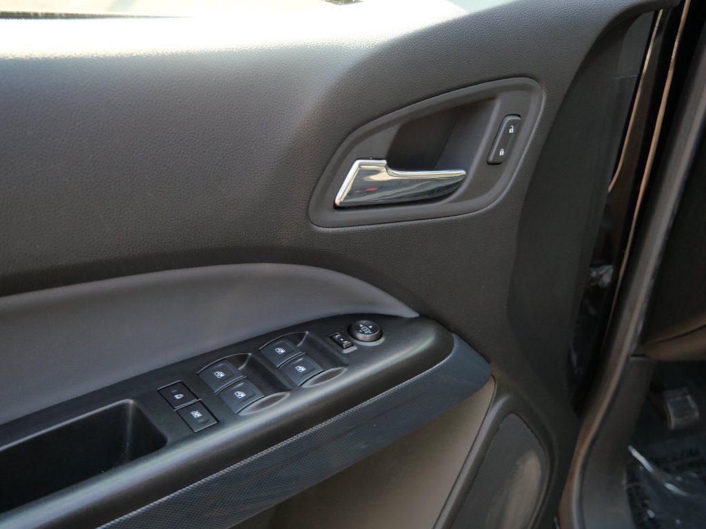 Used 2022 Chevrolet Colorado Z71 AWD/4WD image 16