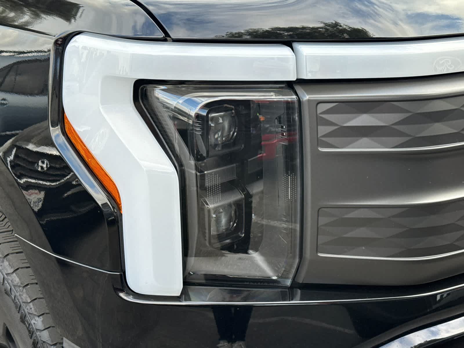 Certified 2022 Ford F150 Lightning Lariat AWD/4WD image 9