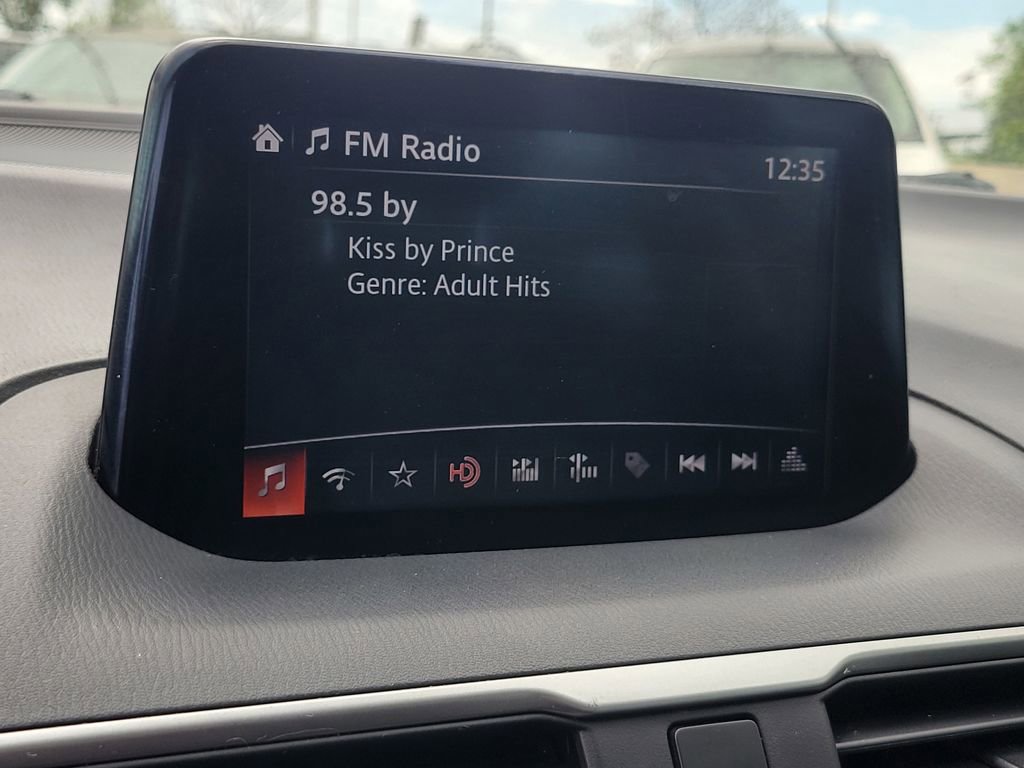 Used 2018 MAZDA MAZDA3 Touring image 25