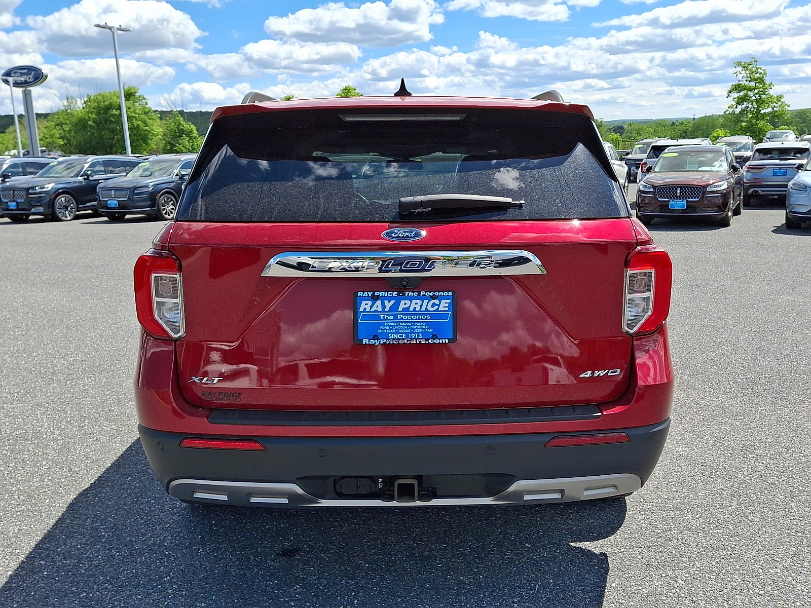 Certified 2022 Ford Explorer XLT w/ Equipment Group 202A AWD/4WD image 5