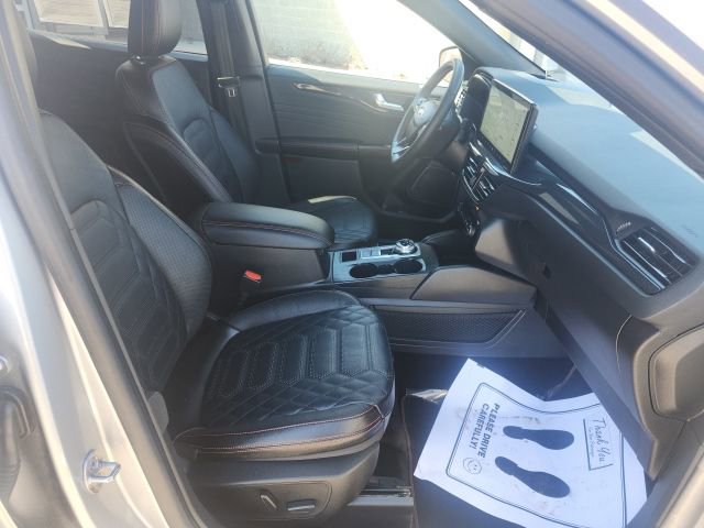 Certified 2023 Ford Escape ST-Line Elite w/ Premium Technology Package AWD/4WD image 11