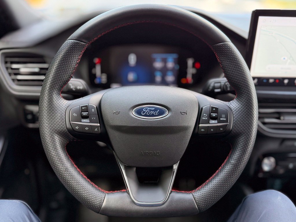 Certified 2025 Ford Escape ST-Line Select AWD/4WD image 5