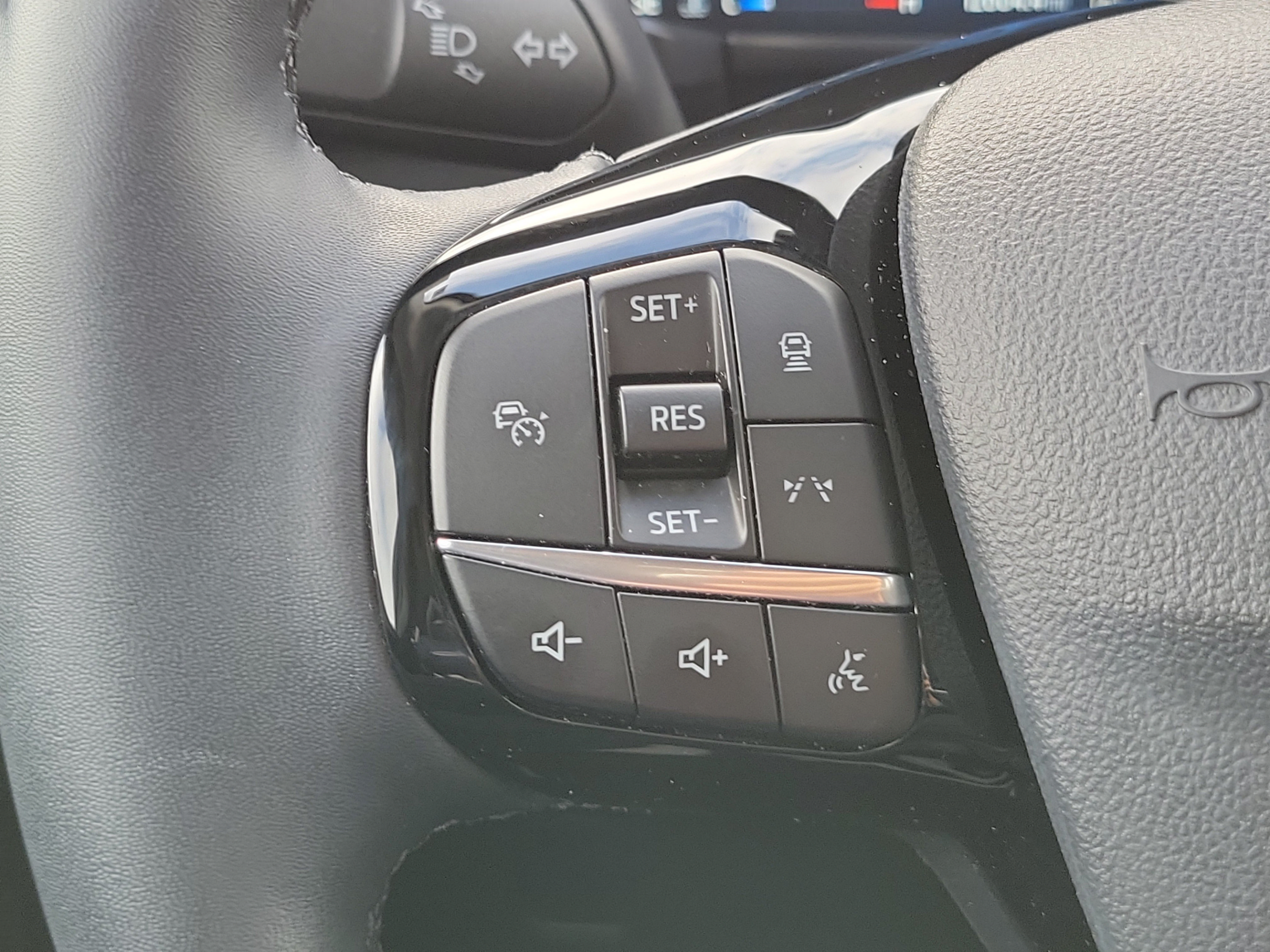 Certified 2025 Ford Escape Platinum AWD/4WD image 21