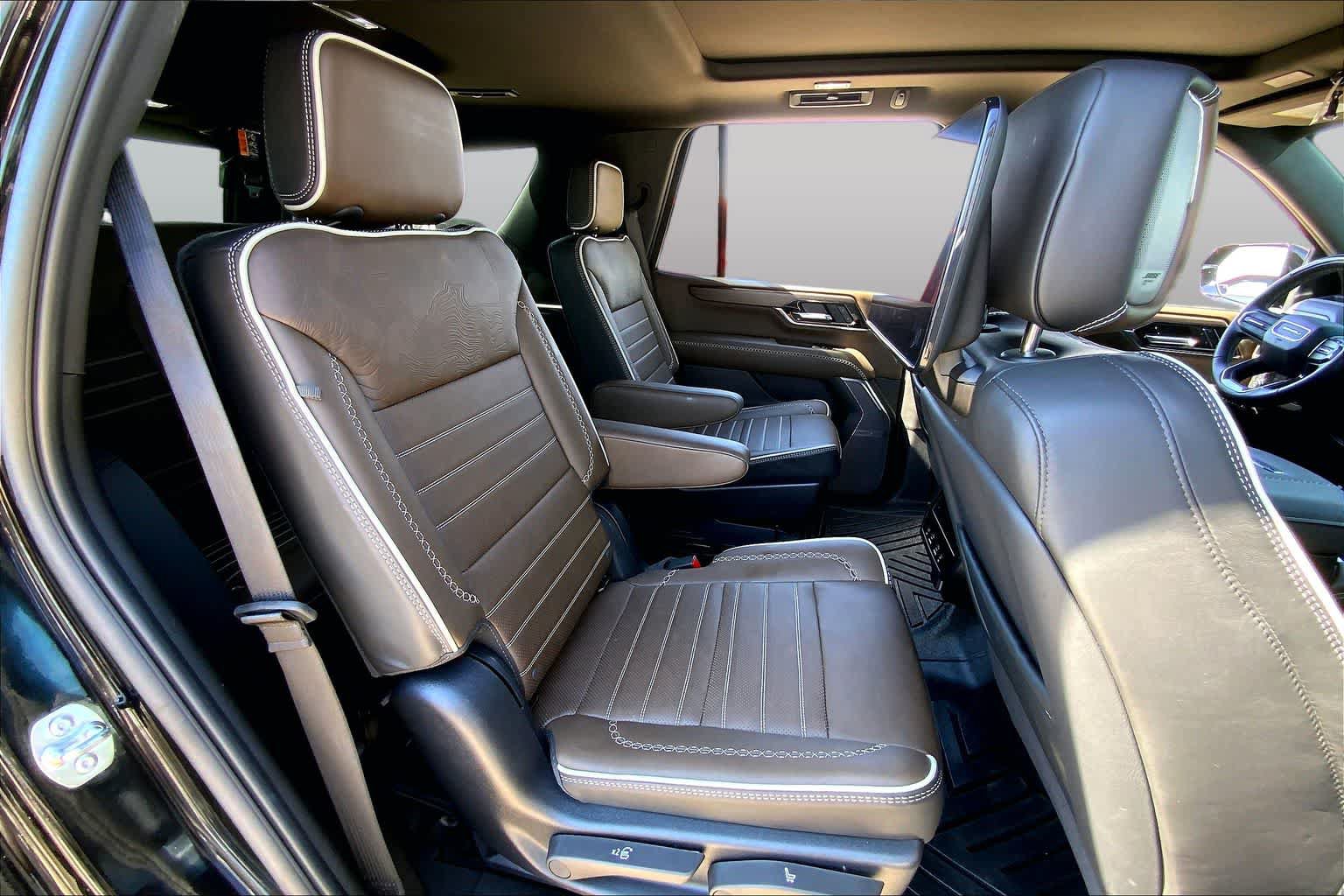 Used 2025 GMC Yukon Denali Ultimate AWD/4WD image 19
