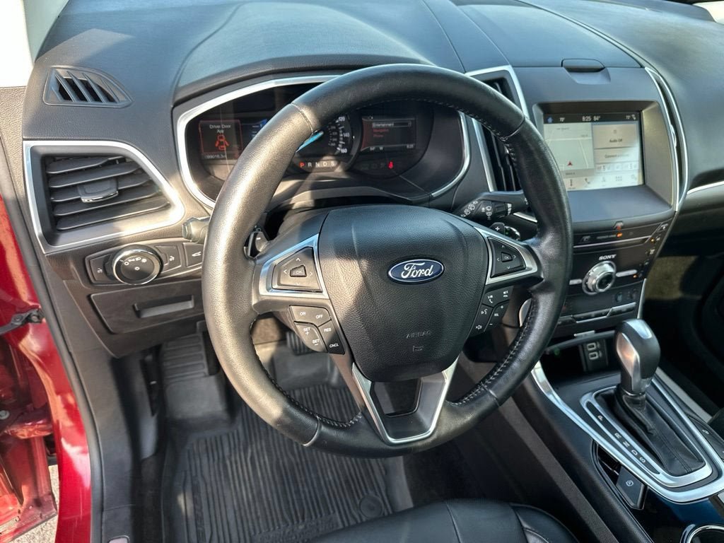Certified 2017 Ford Edge Titanium w/ Equipment Group 302A AWD/4WD image 17