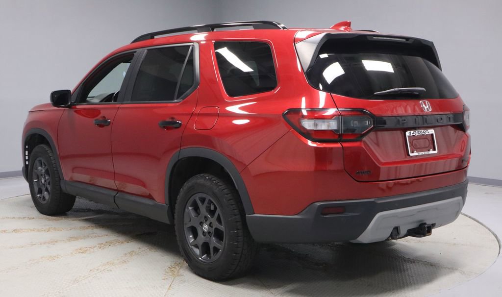Used 2025 Honda Pilot TrailSport image 9