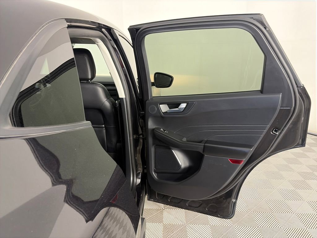 Certified 2022 Ford Escape SEL w/ SEL Stealth AWD Package image 28
