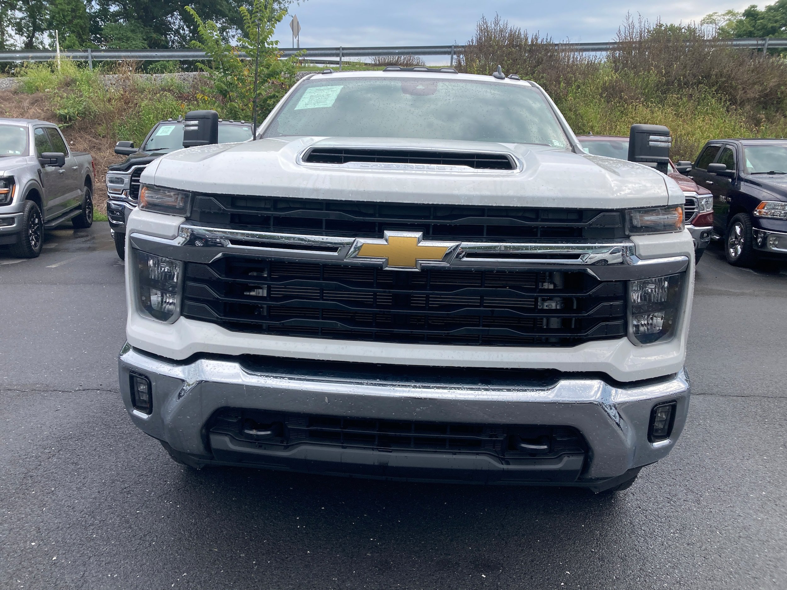 Used 2026 Chevrolet Silverado 3500 LT AWD/4WD image 3