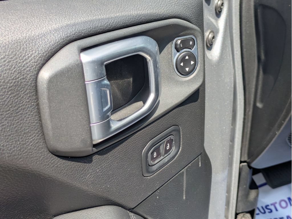 Used 2020 Jeep Wrangler Unlimited Sahara AWD/4WD image 11
