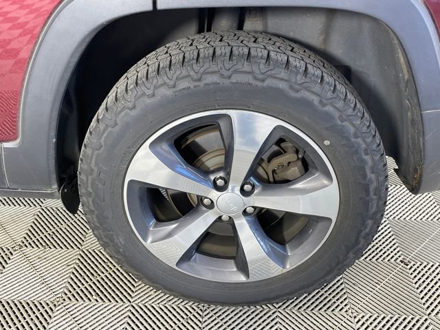 Used 2019 Jeep Cherokee Limited w/ Technology Group AWD/4WD image 11