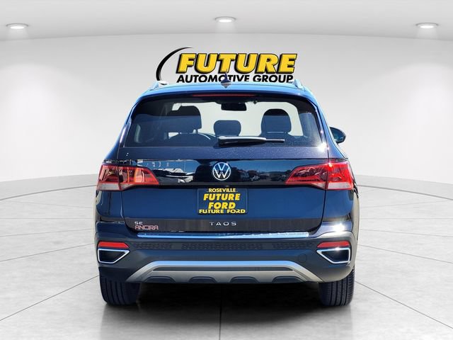 Used 2022 Volkswagen Taos SE w/ Panoramic Sunroof Package FWD image 5