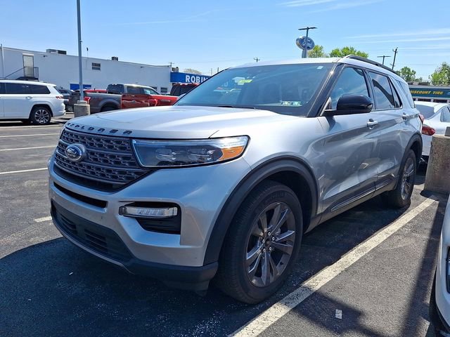 Certified 2023 Ford Explorer XLT w/ Equipment Group 202A AWD/4WD image 3