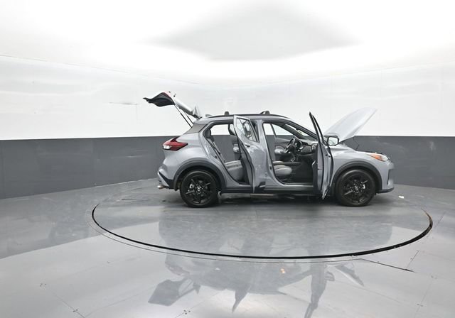 Used 2021 Nissan Kicks SR w/ SR Premium Package image 41