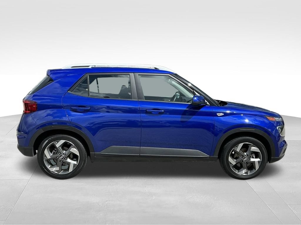 Used 2025 Hyundai Venue SEL FWD image 13