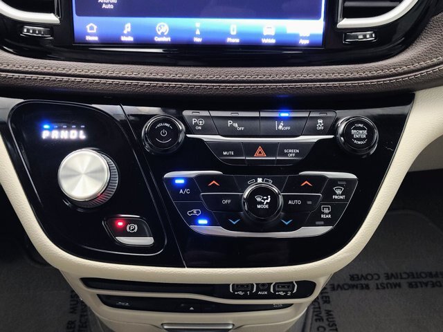 Used 2021 Chrysler Pacifica Touring-L w/ Uconnect Theater Family Group FWD image 39