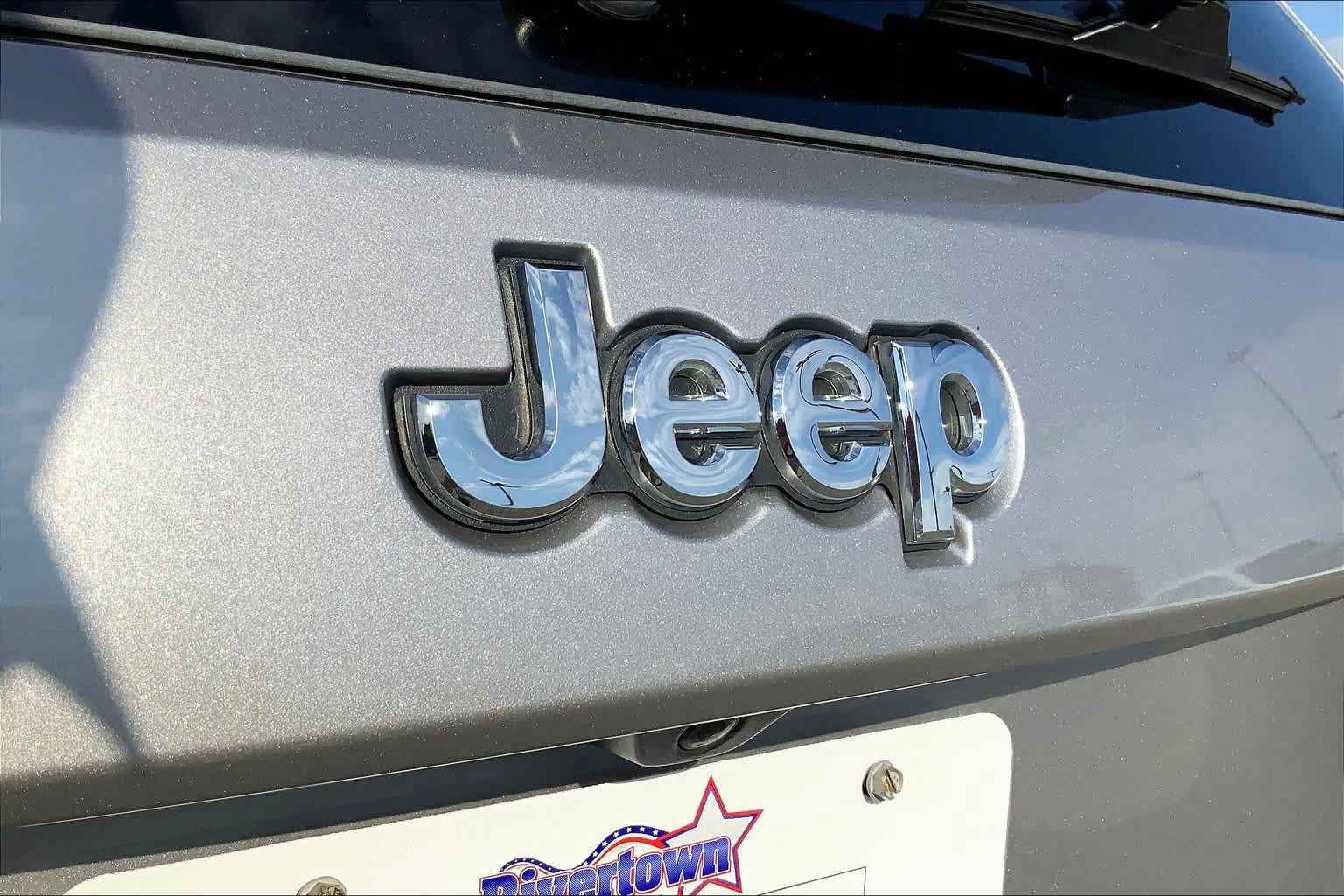Used 2021 Jeep Grand Cherokee Laredo RWD image 30