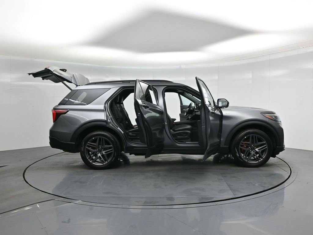 Certified 2025 Ford Explorer ST-Line w/ ST-Line Street Pack image 34